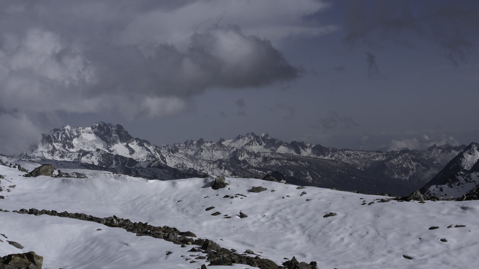 Lumba Sumba La Pass Trek – 17 Days