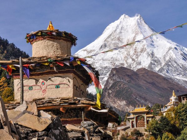 manaslu with monastery
